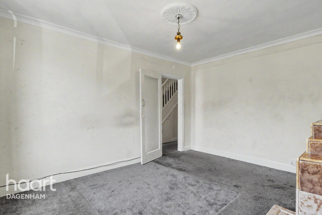 Review Road, Dagenham - View 6