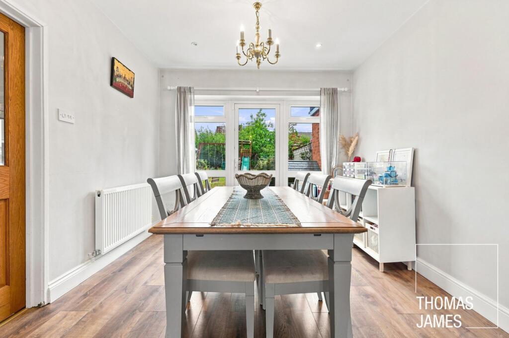 House in Potters Bar, Oakmere - More