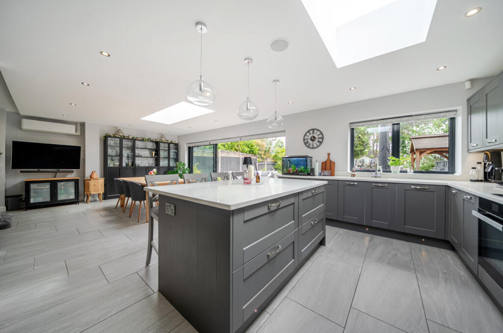 House in Orpington, Poverest, St Mary Cray - View 5