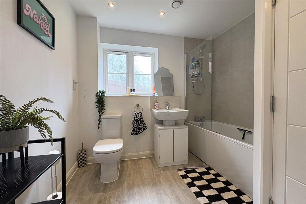 Apartment in Rushmoor, North Town - More