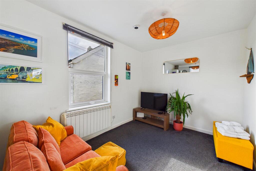 Apartment in Truro - More