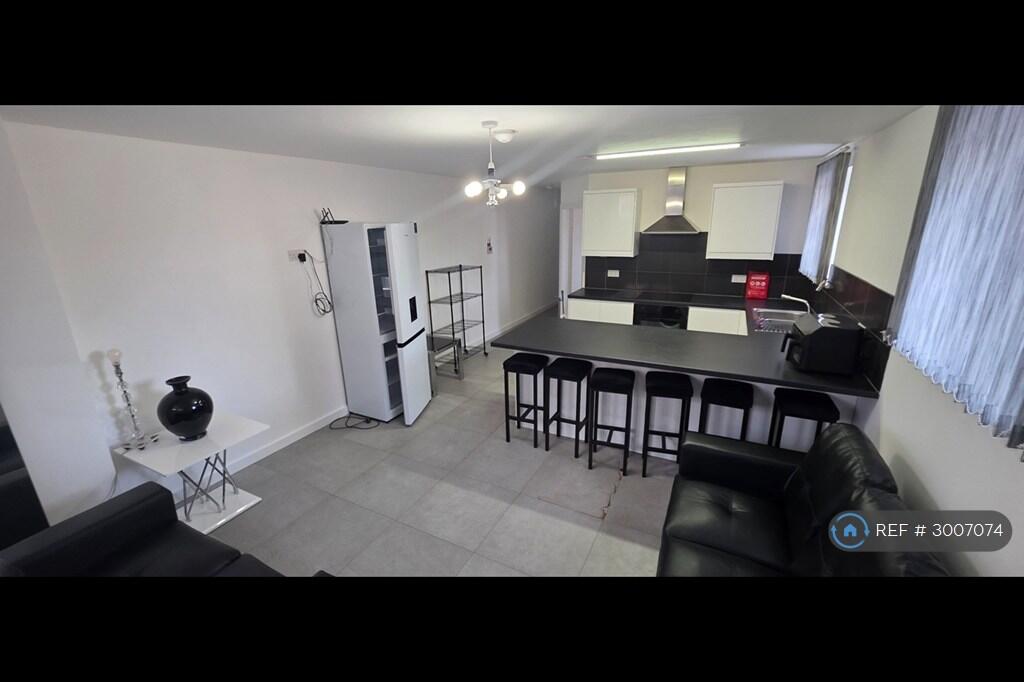 Apartment in Liverpool - View 3