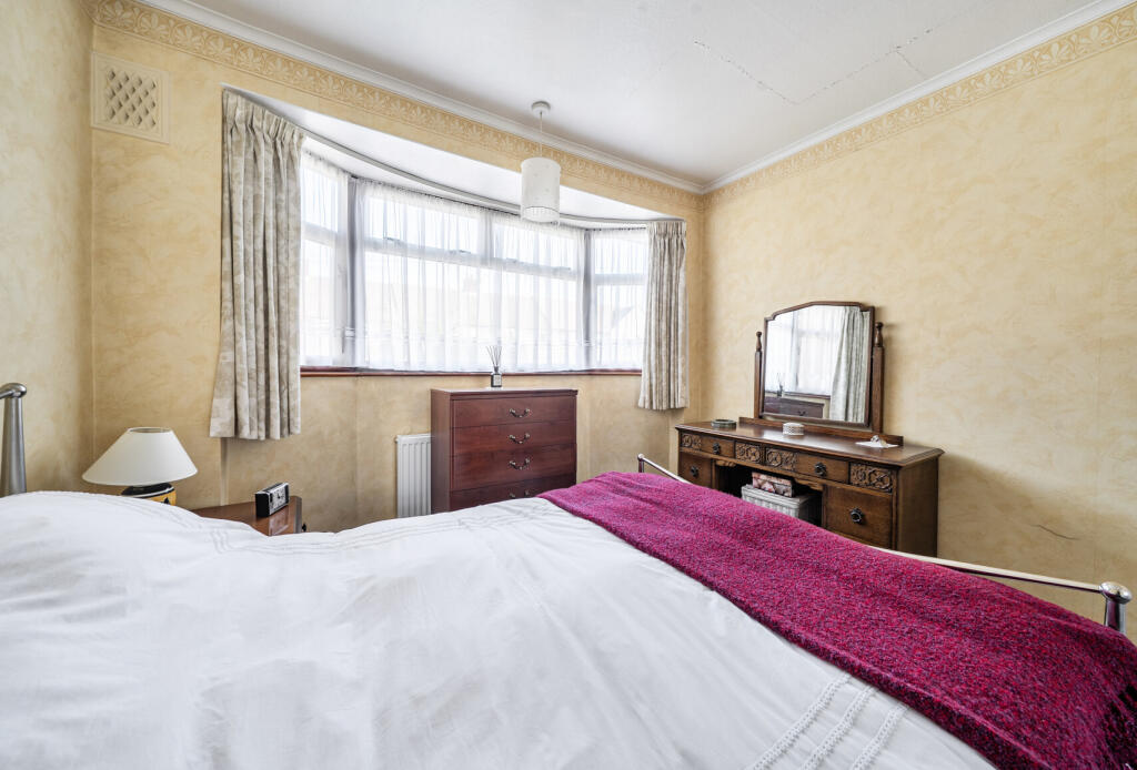 House in Sutton - More