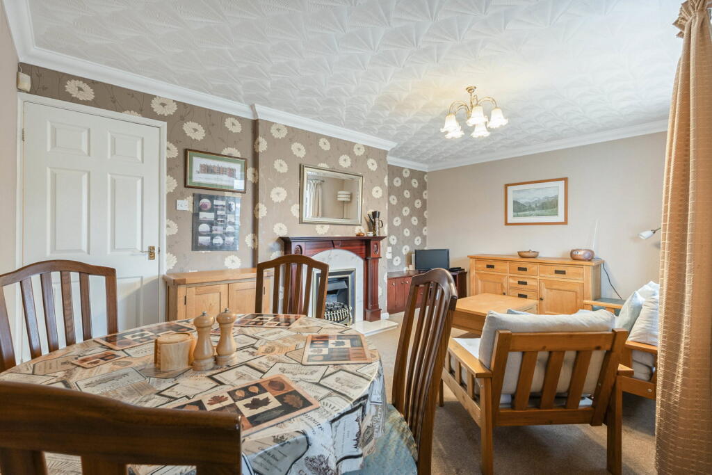 House in Wakefield, Holmfield - View 5