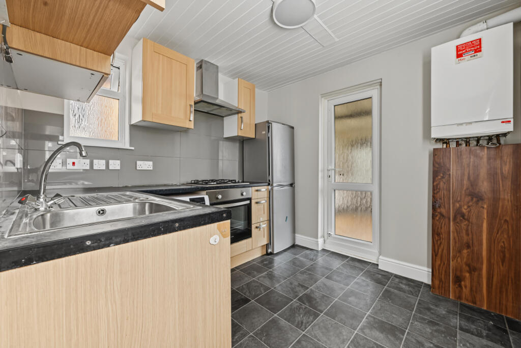 Apartment in Southall - View 3