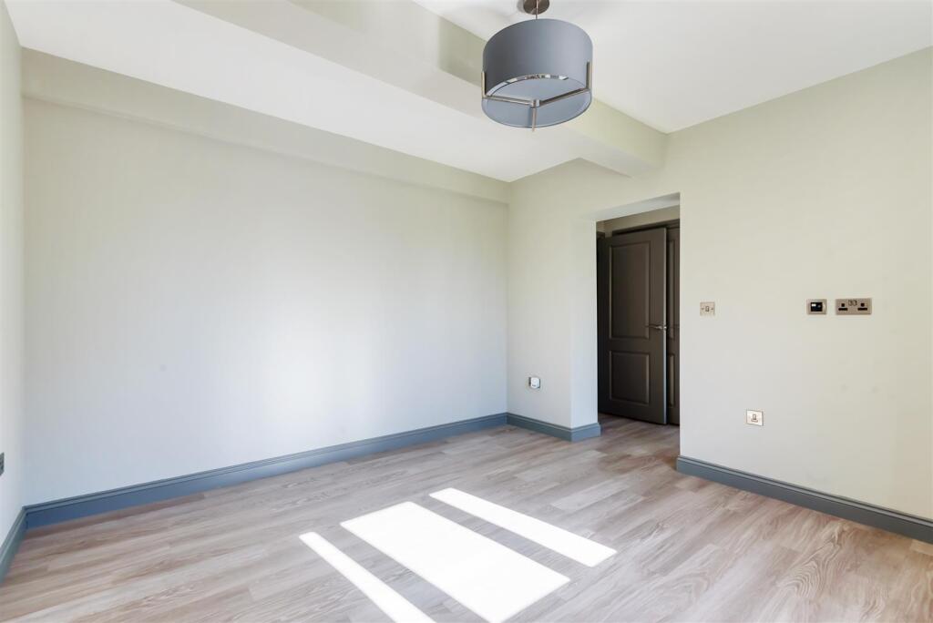 Apartment in Coventry - More