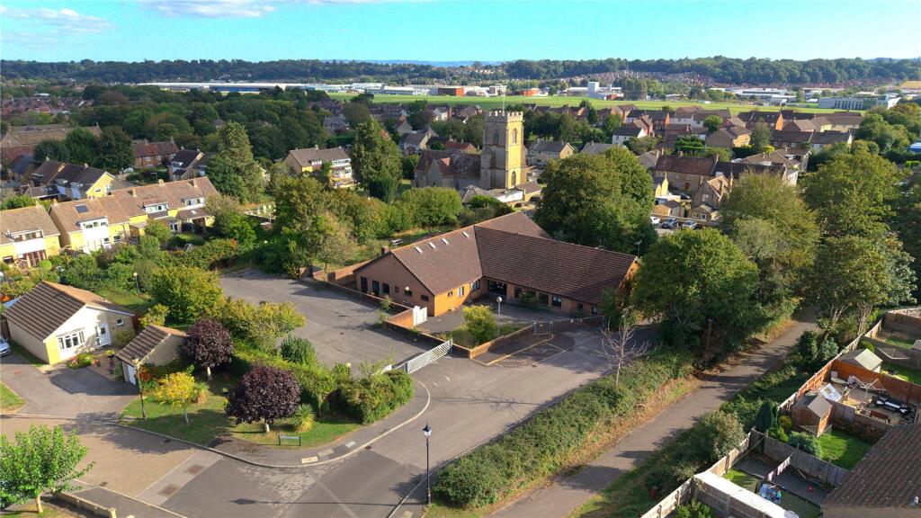 Studio detached on Houndstone Close, Yeovil, Somerset, BA21, £350,000
