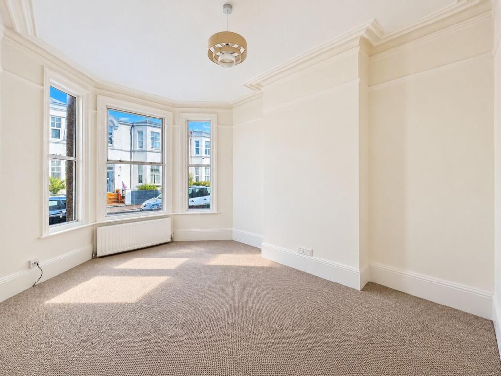Apartment in Bexhill-on-Sea, Central - View 4
