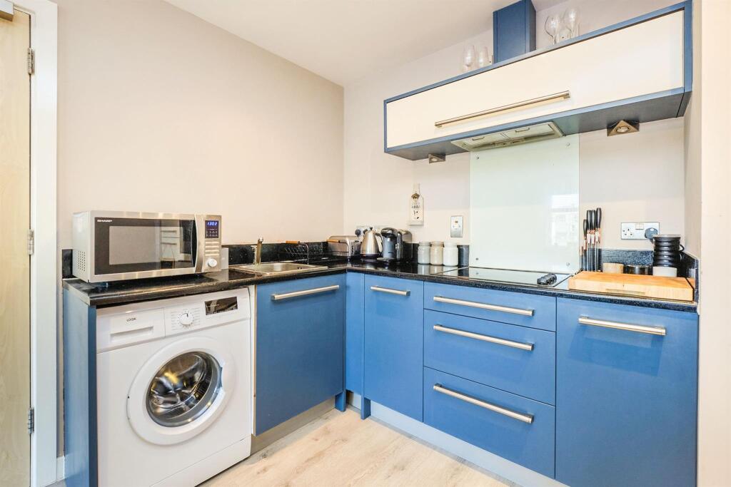Apartment in Birmingham, West Midlands - View 5