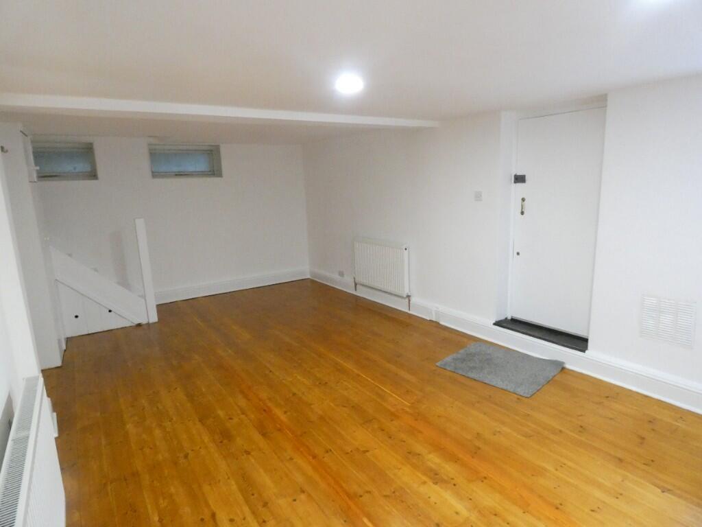 Studio flat for rent