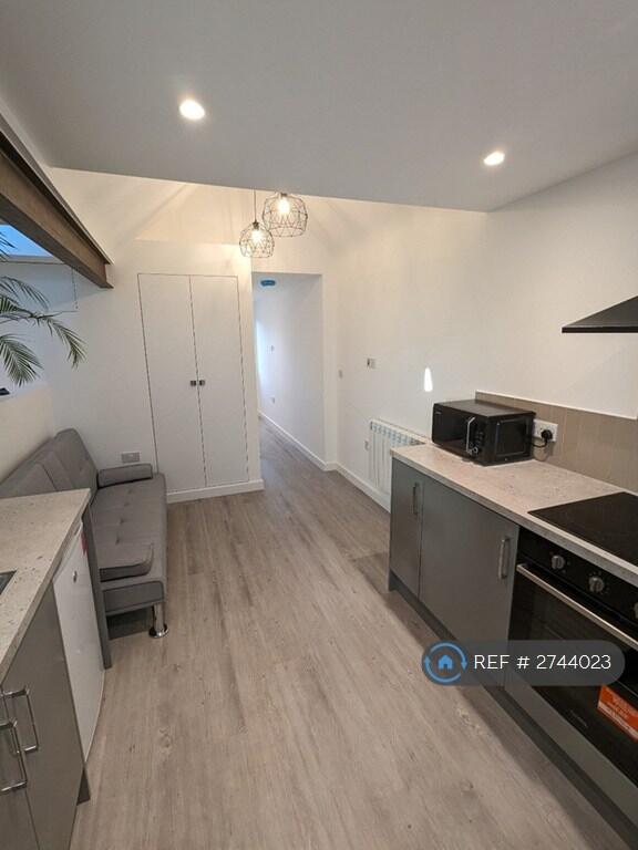 Main image of property: Park Avenue East, Stoneleigh, KT17