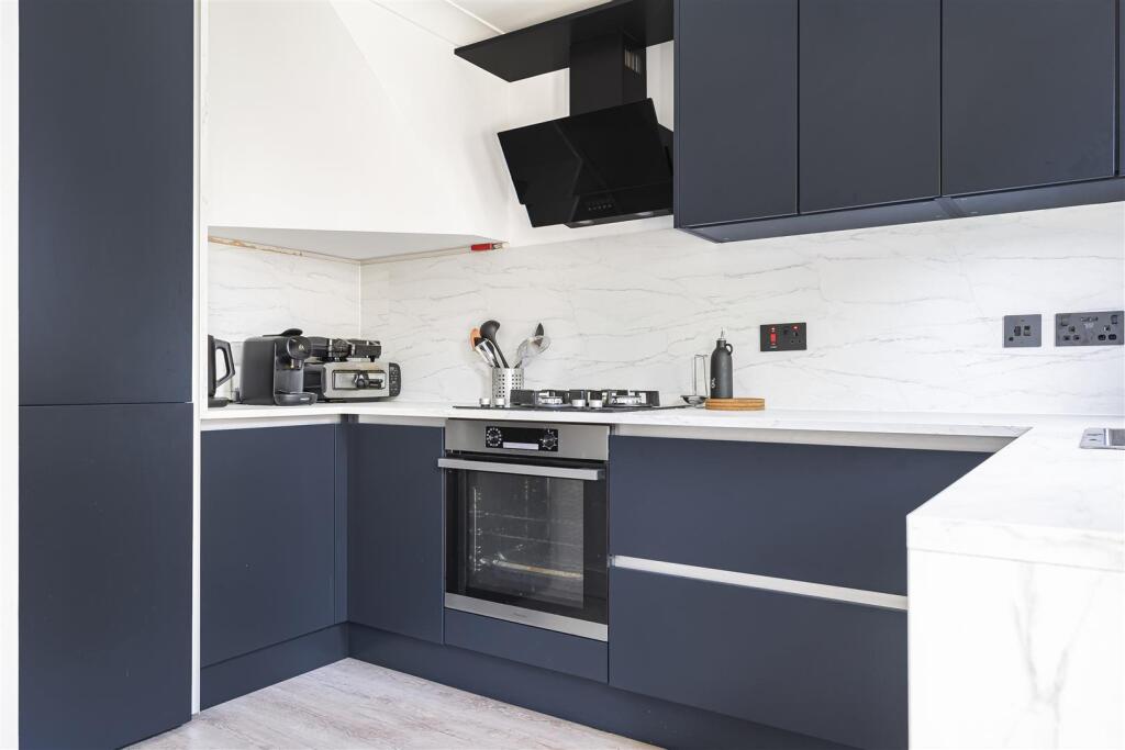 House in West Suffolk, Studlands Park, Newmarket - View 4