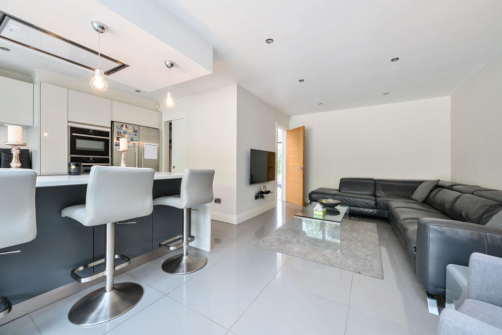 House in Enfield - View 5
