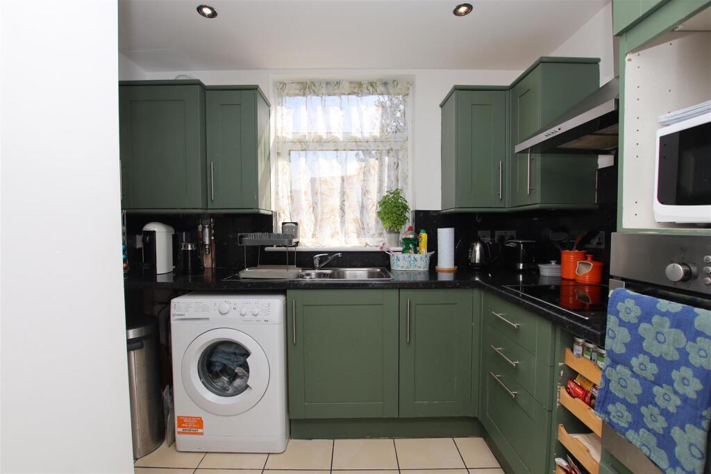 Apartment in Dartford, Temple Hill - View 5