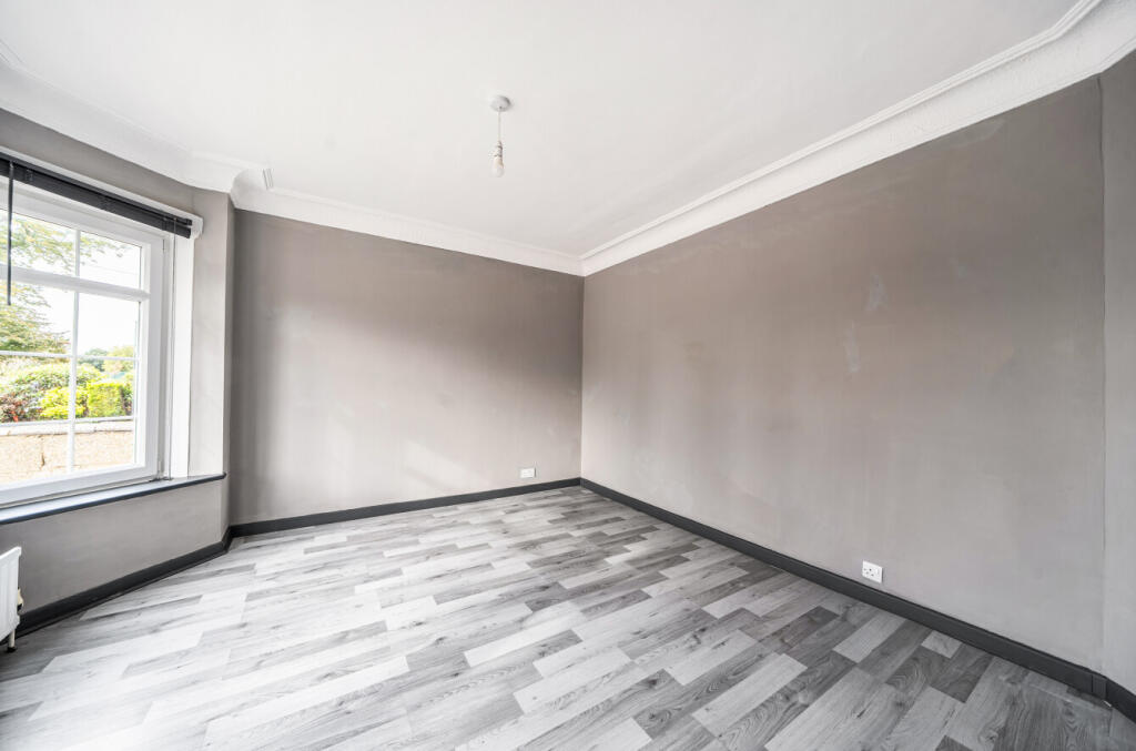 House in Southampton, Millbrook - More