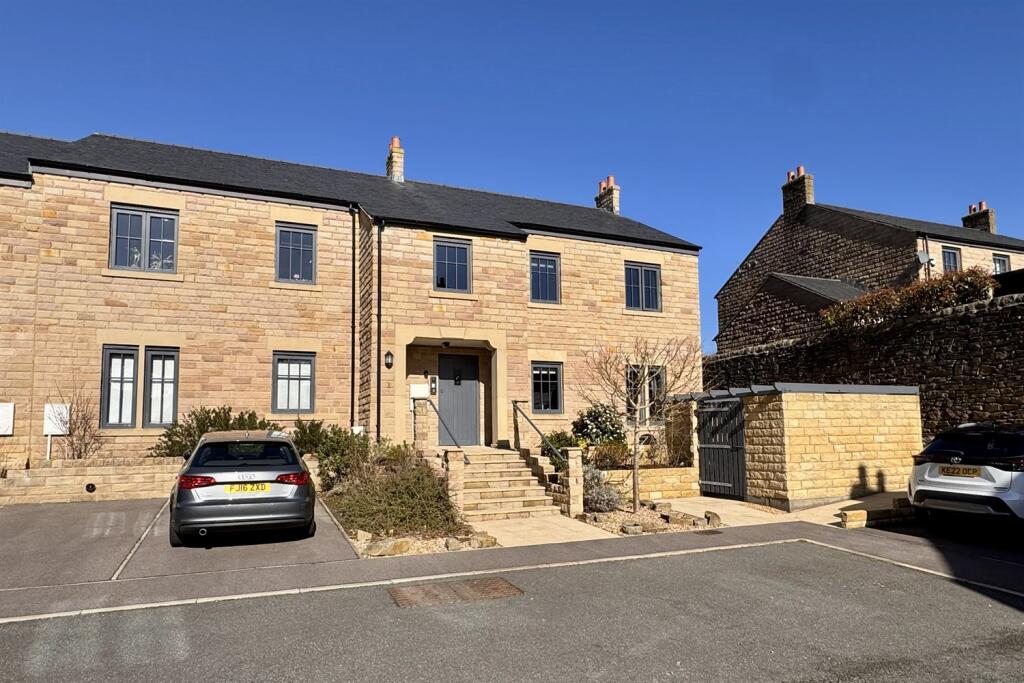 Main image of property: Samuel Wood Close, Glossop