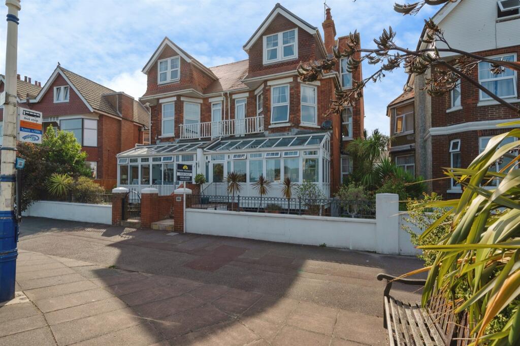 House in Eastbourne, Seaside, Roselands