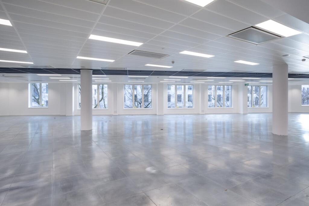 1 Kingsway 5th Floor 01.jpg