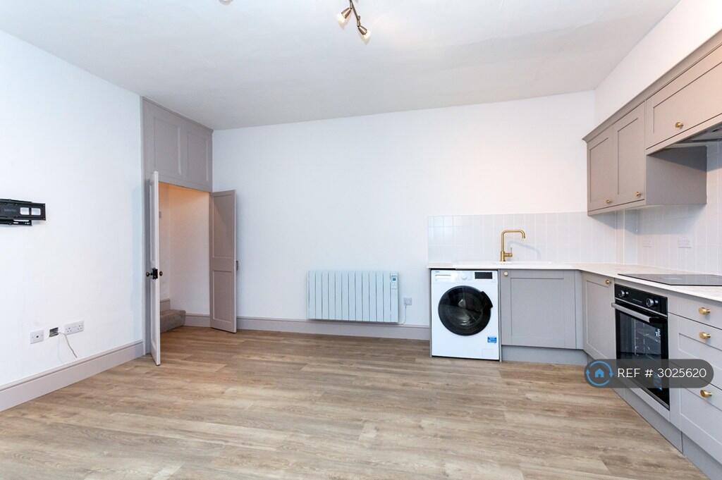 Apartment in Milton Keynes - View 5
