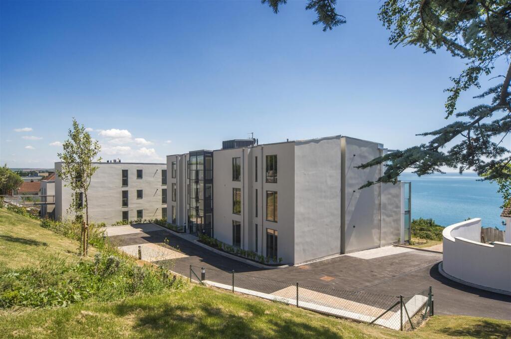 Main image of property: 5 Cliff House, 54 Sea Road, Carlyon Bay