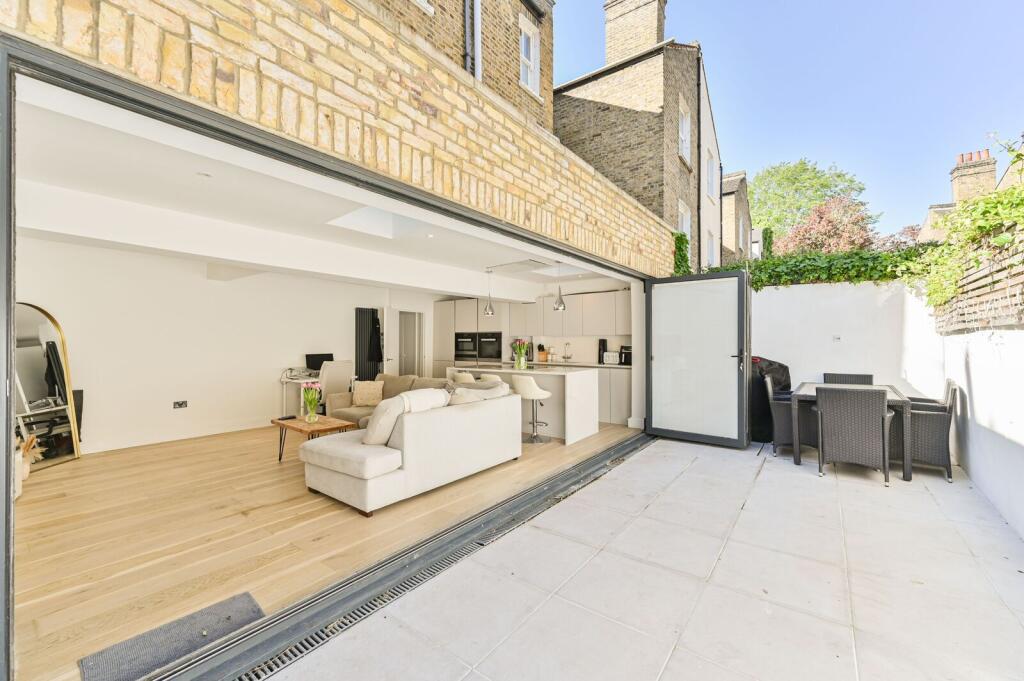 Apartment in London - More