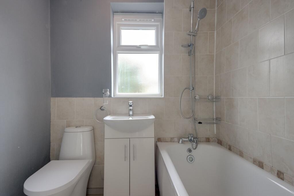 Apartment in Watford - More