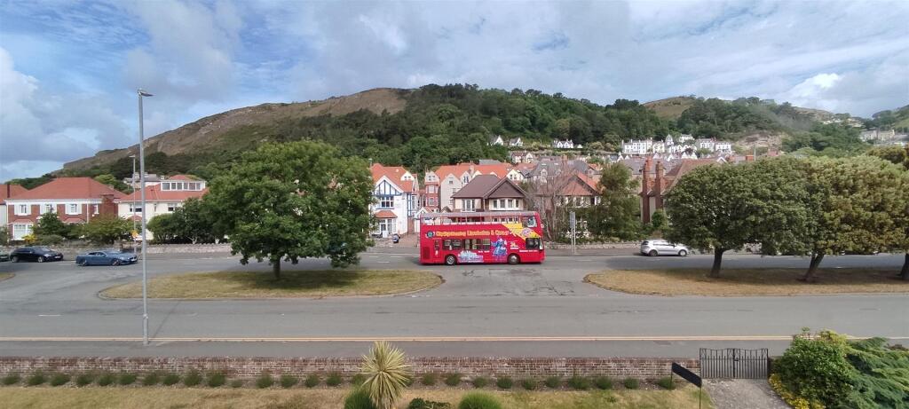 Apartment in Llandudno, Craig-y-don - View 2