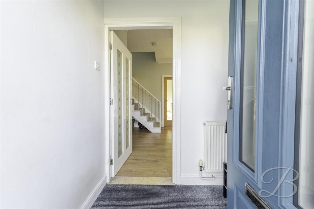 House in Mansfield, Nottinghamshire - View 4