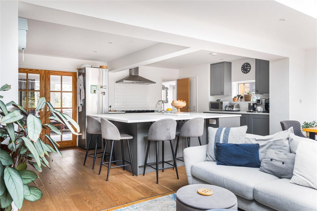 House in Waverley, Haslemere - More