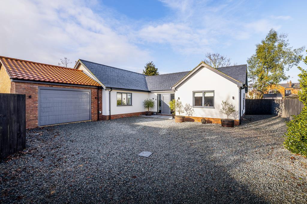 3-bed bungalow on West Cobgate, Moulton, £450,000