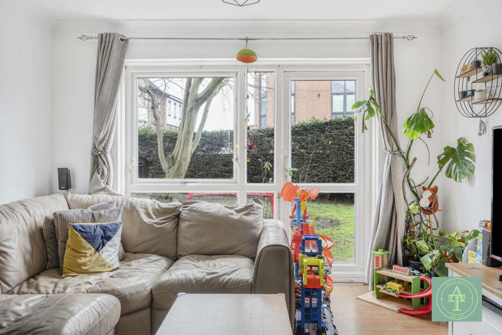 Grange Gardens, Southgate, London, N14 - View 4