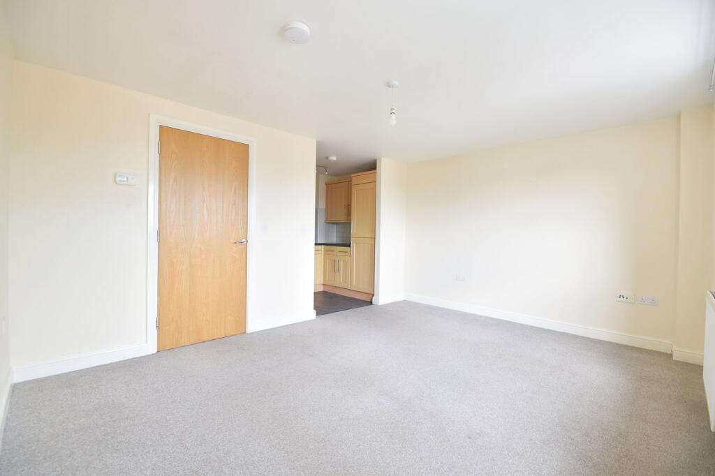 Apartment in East Staffordshire, Shobnall - View 3