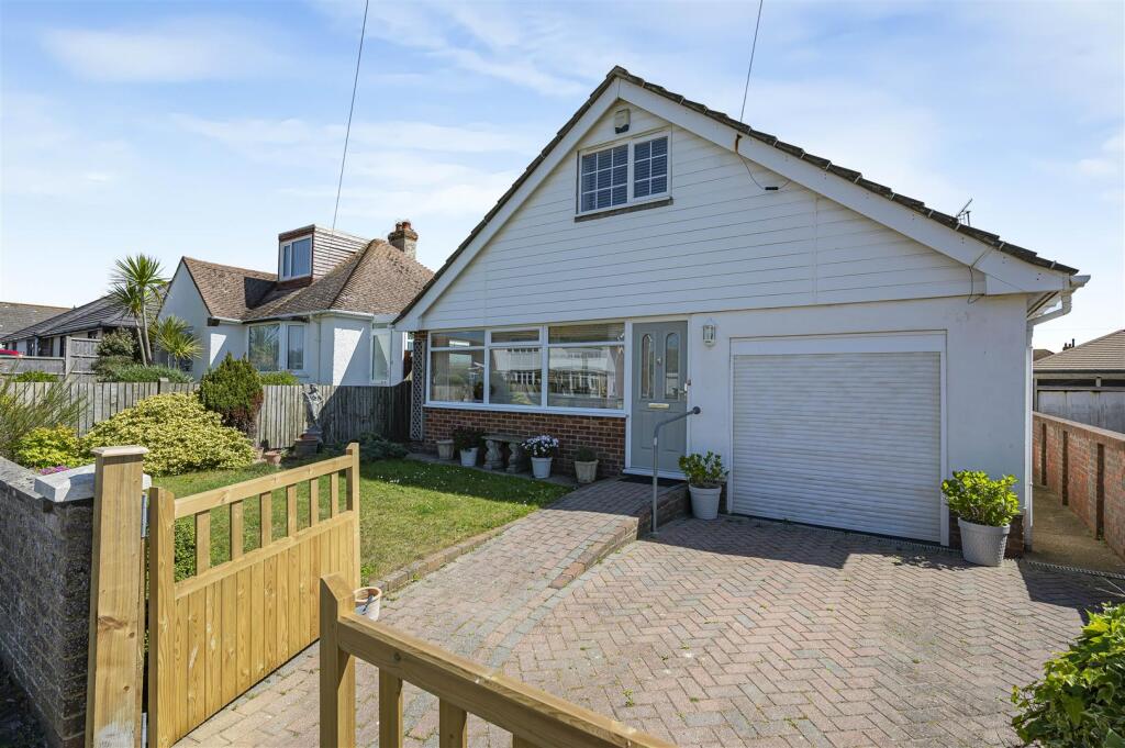 4-bed detached on Horsham Avenue, Peacehaven, £489,950