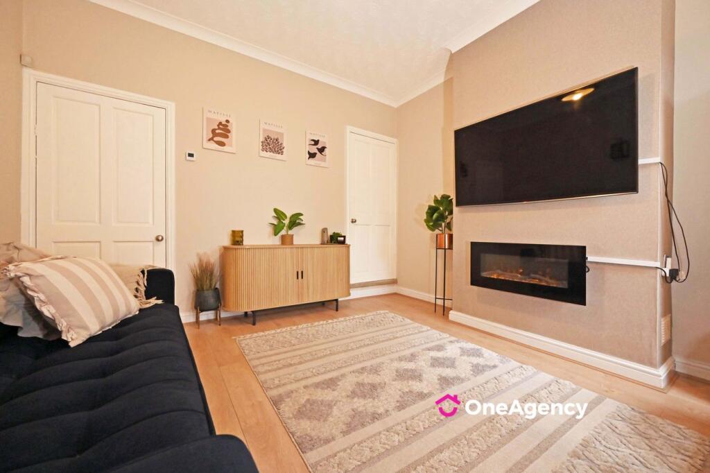 House in Stoke-on-Trent - More