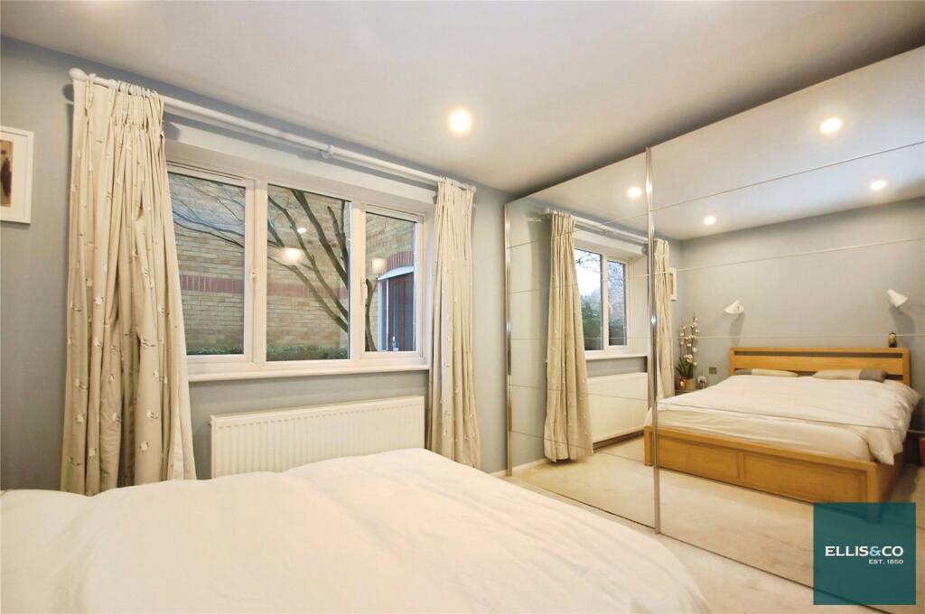 Apartment in London - View 5