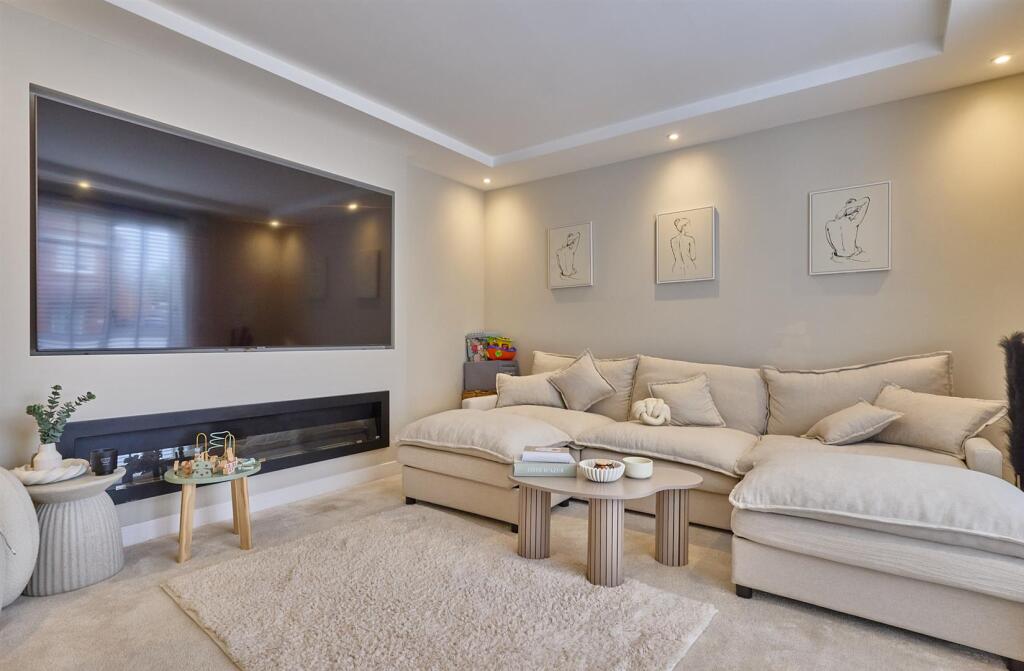 House in Hinckley and Bosworth, Barwell - More