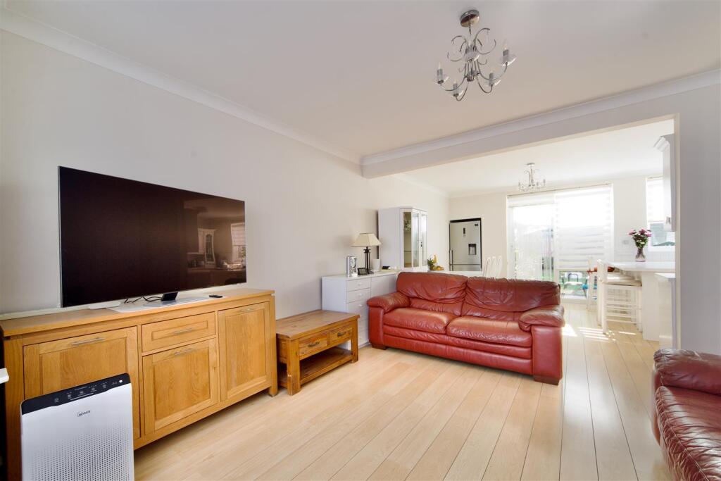 Salisbury Avenue, Barking photo 3