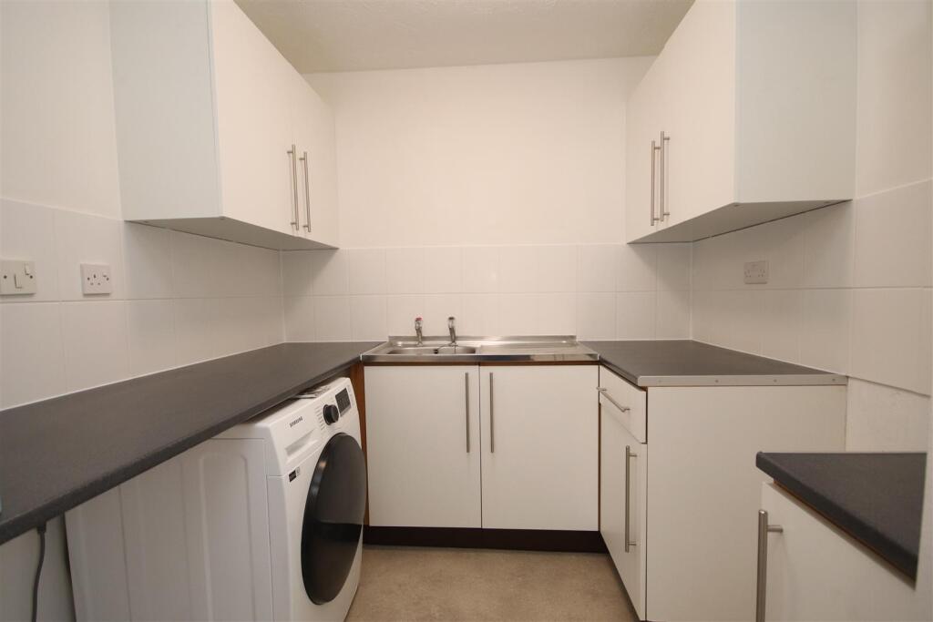 Apartment in Dartford - View 5