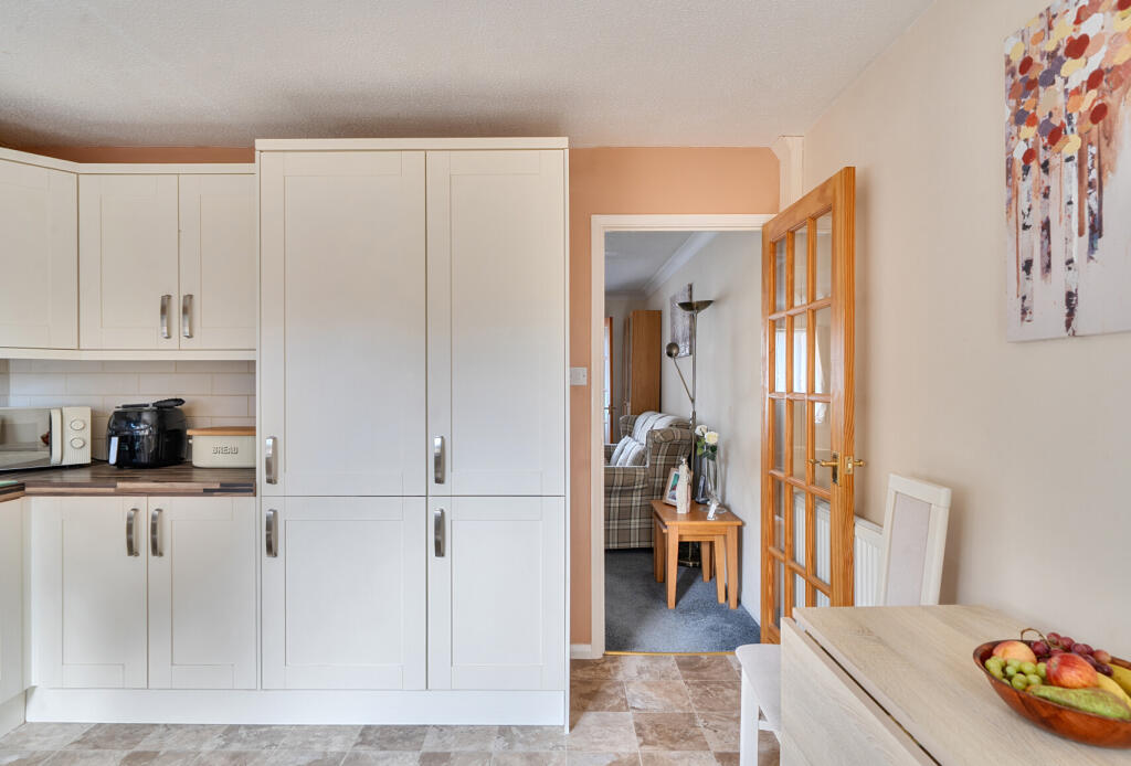 House in Bristol, Longwell Green, Oldland - More