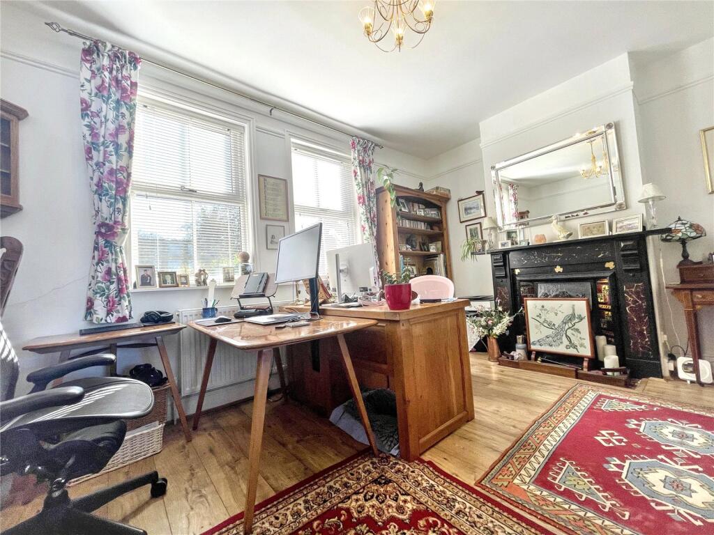 Cleeve Terrace, Bratton - More