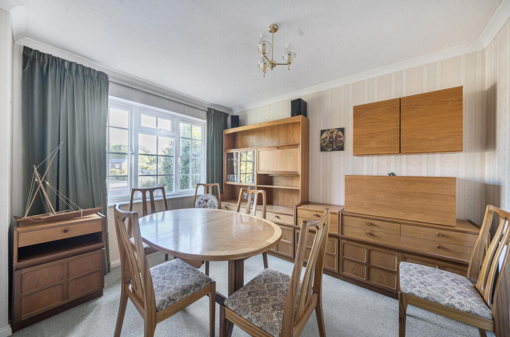 House in Wokingham, Emmbrook - View 5