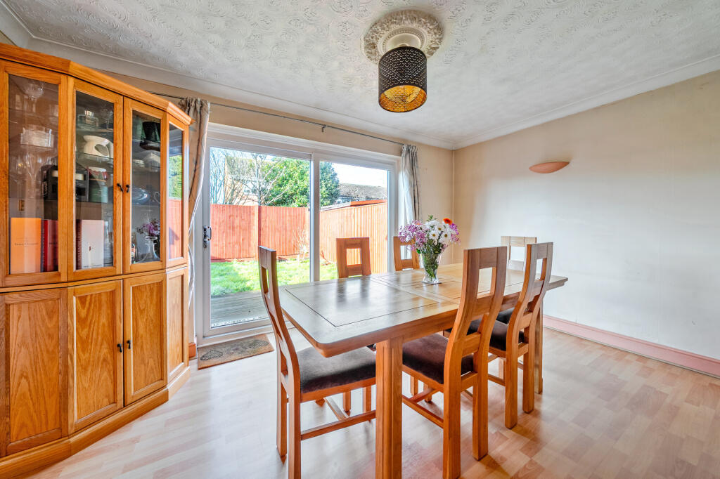Copper Beech Close, Windsor, SL4 photo 4