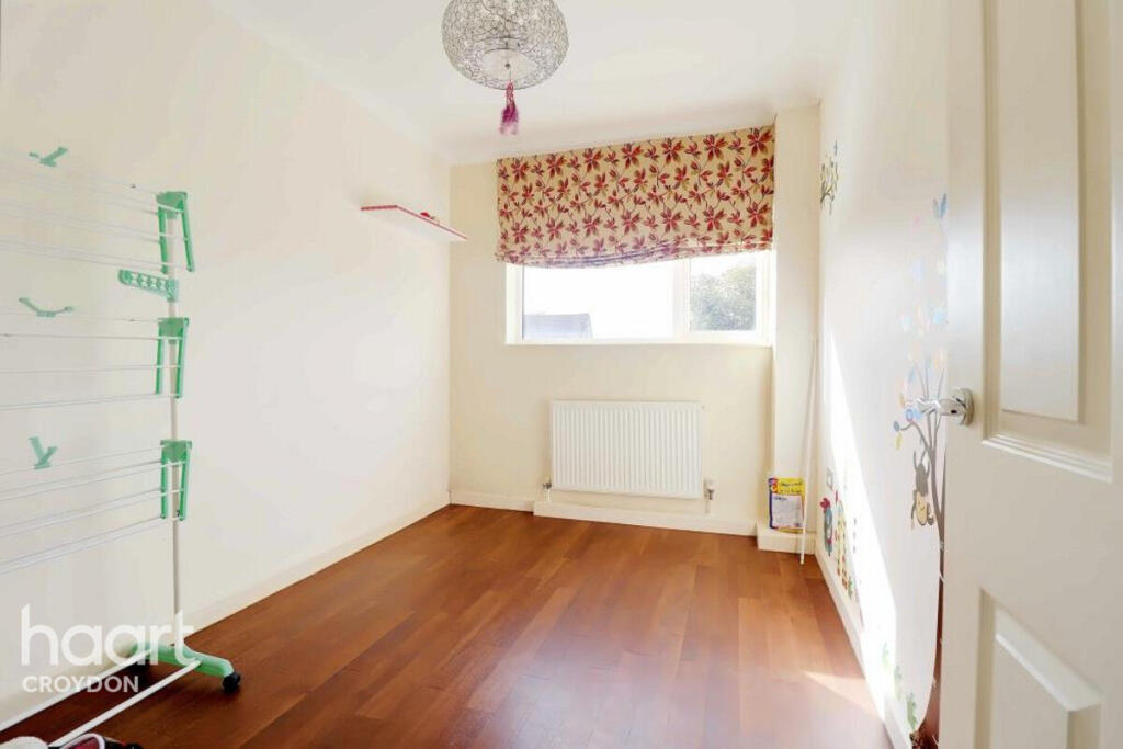 Apartment in Croydon - View 5