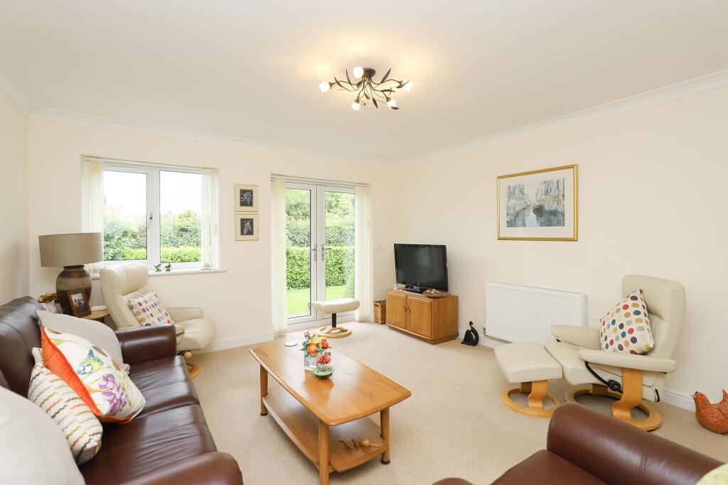 House in North East Derbyshire, Eckington - More
