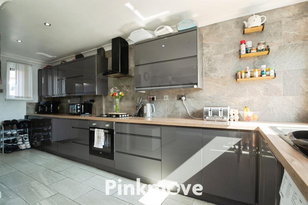 House in Newport - View 5