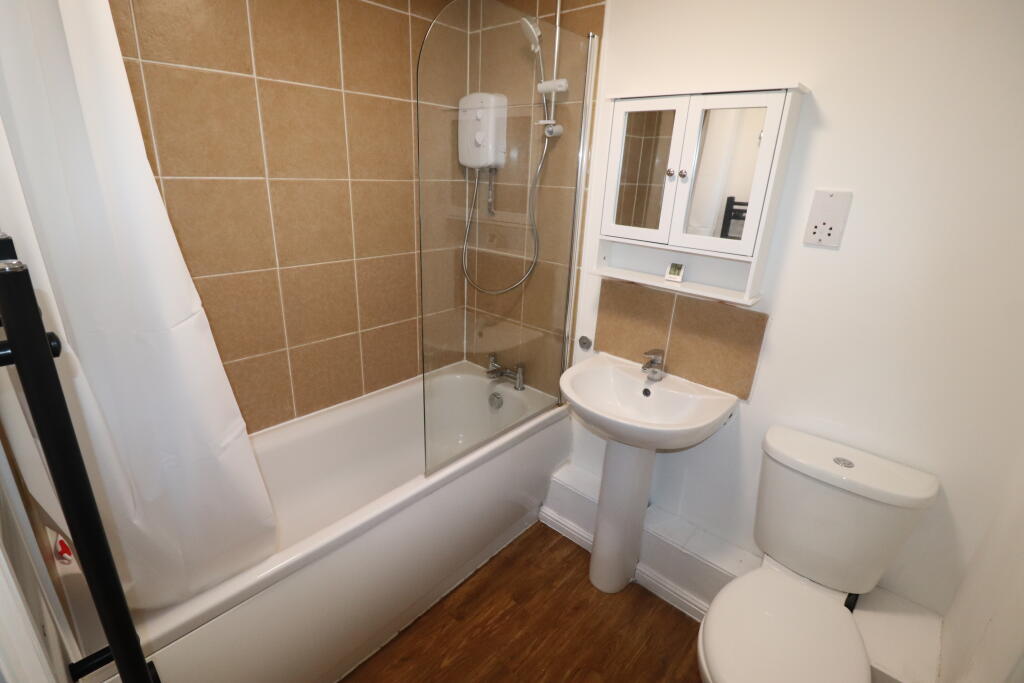 Apartment in Brentwood, Essex - View 5