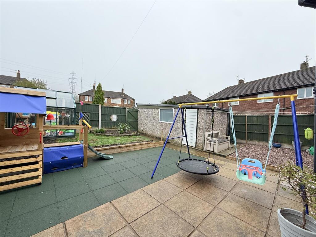 Milton Avenue, Millbrook, Stalybridge photo 4