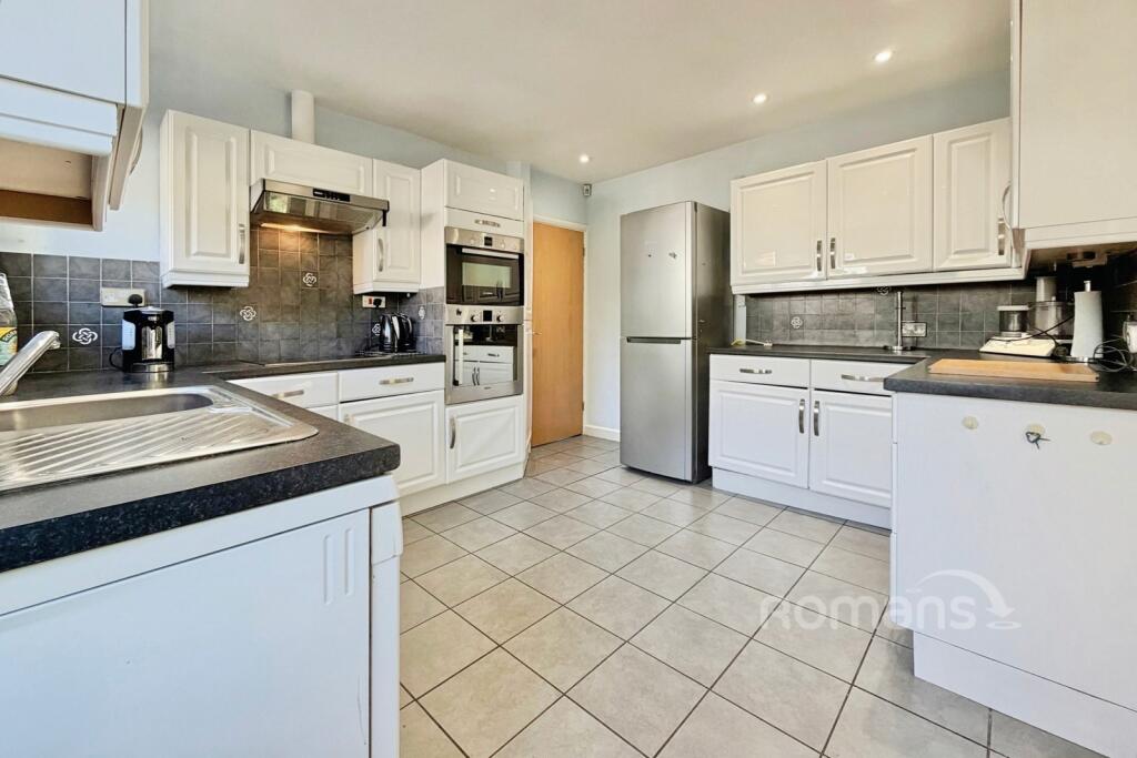 House in Sandhurst - More