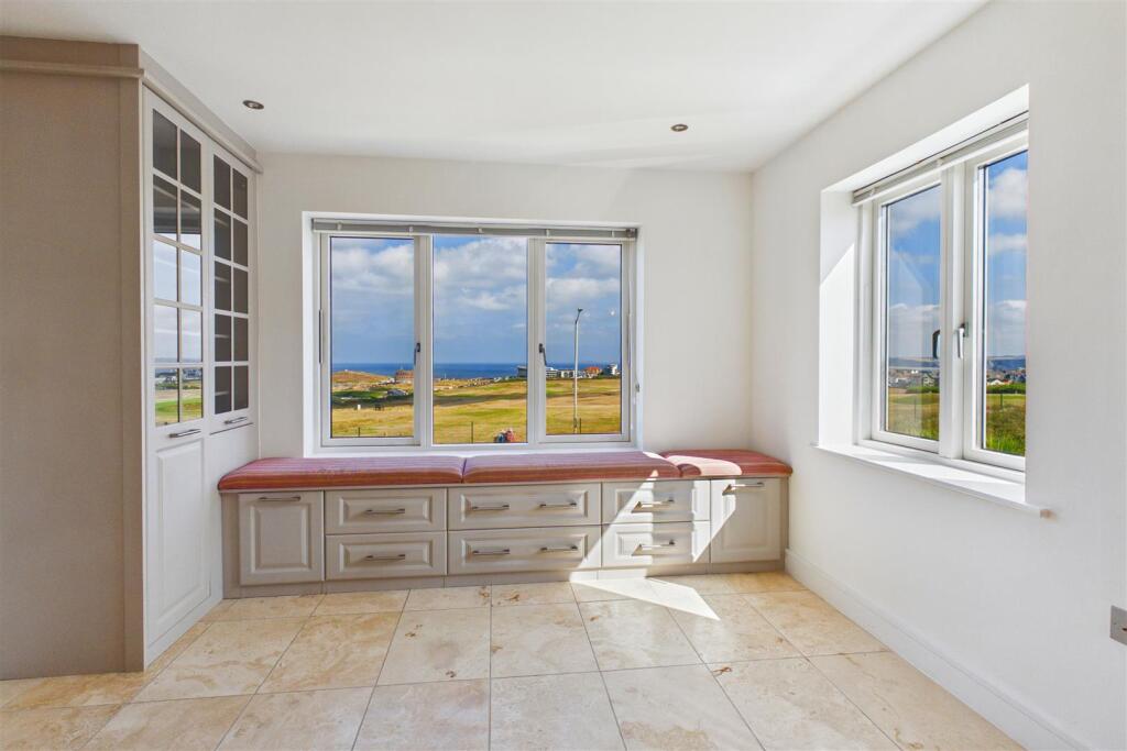 Apartment in Truro - More