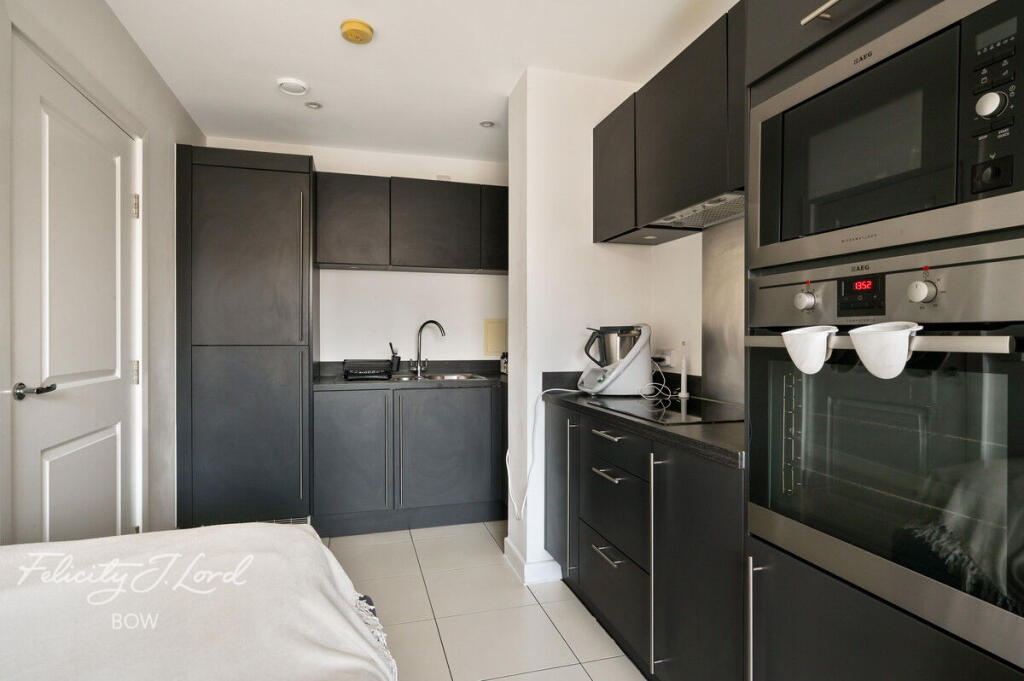 Apartment in London, Ocean Estate, Limehouse - View 3
